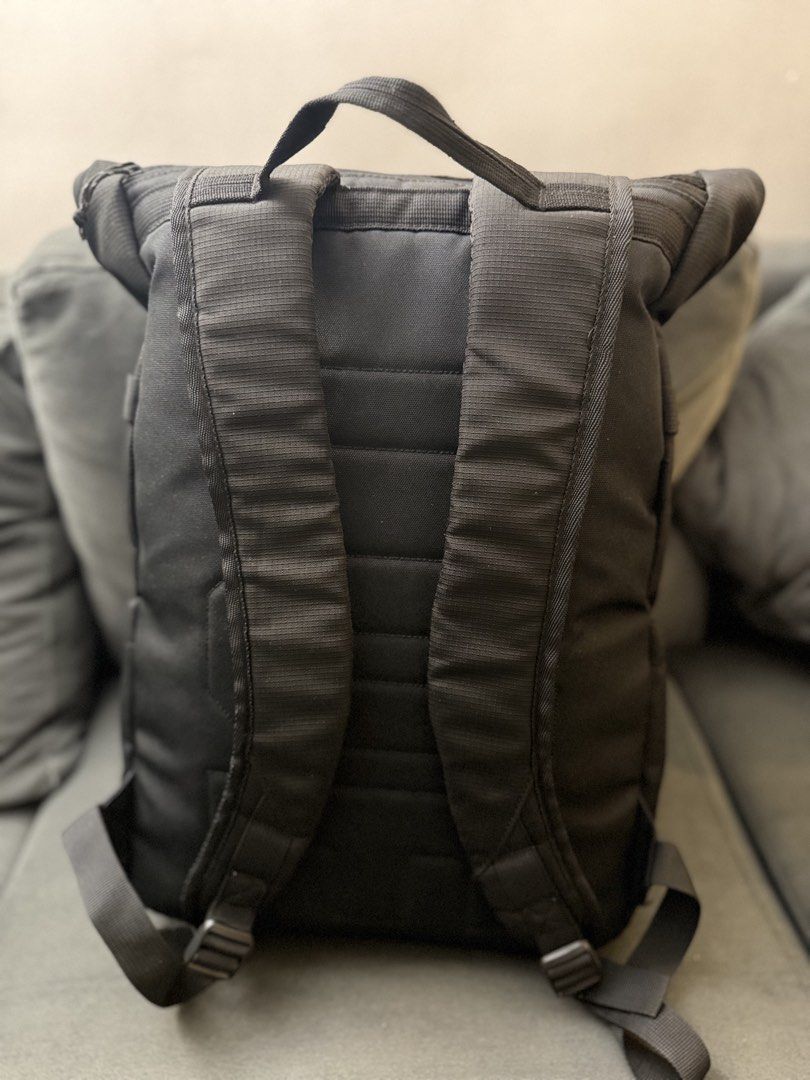 ASUS TUF Gaming Rolltop Backpack (Category: Backpacks) located in Makati City. Submitted by valeriojc_ (Listing ID 1467317808, Image 3). Description: - Authentic ASUS TUF Gaming rolltop backpack in sleek black - Durable and water-resistant fabric material for all-weather use - Padded shoulder straps and back panel for maximum comfort during long commutes or gaming sessions - Secure adjustable strap closure with front buckle - Convenient front zip