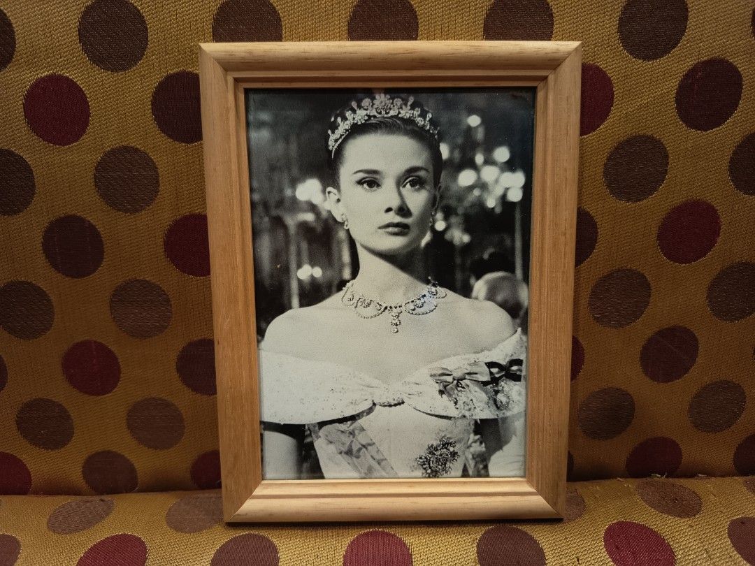 Audrey Hepburn Framed Postcards Set E (Category: Vintage Collectibles) located in Makati City. Submitted by taditzantiqueandvintagestore (Listing ID 1467228292, Image 1). Description: Audrey Hepburn Framed Postcards Set E • Wooden & Glass Frame • Great Addition to your ManCave or GameRoom 500.00 pesos only Text or Call : ZeroNine22..Five33TwoThree45.. Makati Area :.