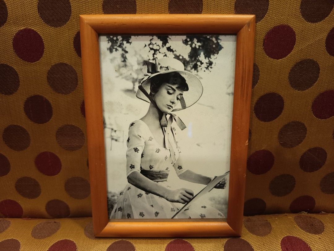 Audrey Hepburn Framed Postcards Set B (Category: Frames & Pictures) located in Makati City. Submitted by taditzantiqueandvintagestore (Listing ID 1467229499, Image 2). Description: Audrey Hepburn Framed Postcards Set B • Wooden & Glass Frame • Great Addition to your ManCave or GameRoom 500.00 pesos only Text or Call : ZeroNine22..Five33TwoThree45.. Makati Area :.