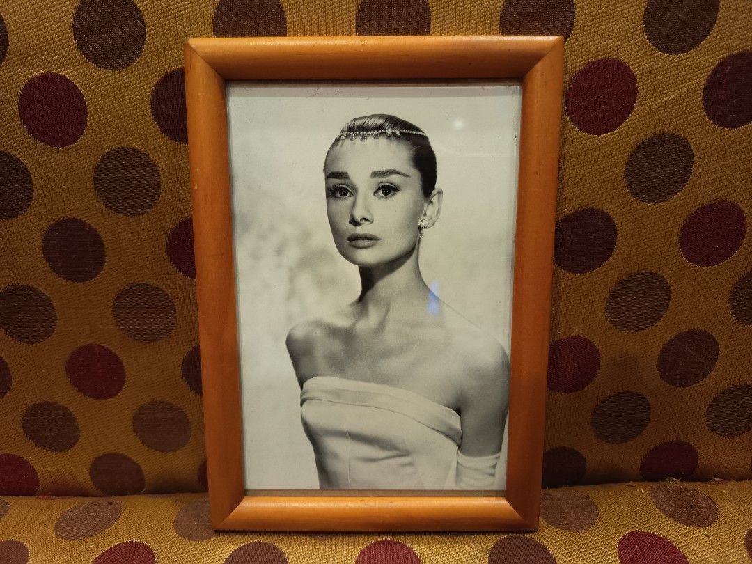 Audrey Hepburn Framed Postcards Set B (Category: Frames & Pictures) located in Makati City. Submitted by taditzantiqueandvintagestore (Listing ID 1467229499, Image 1). Description: Audrey Hepburn Framed Postcards Set B • Wooden & Glass Frame • Great Addition to your ManCave or GameRoom 500.00 pesos only Text or Call : ZeroNine22..Five33TwoThree45.. Makati Area :.