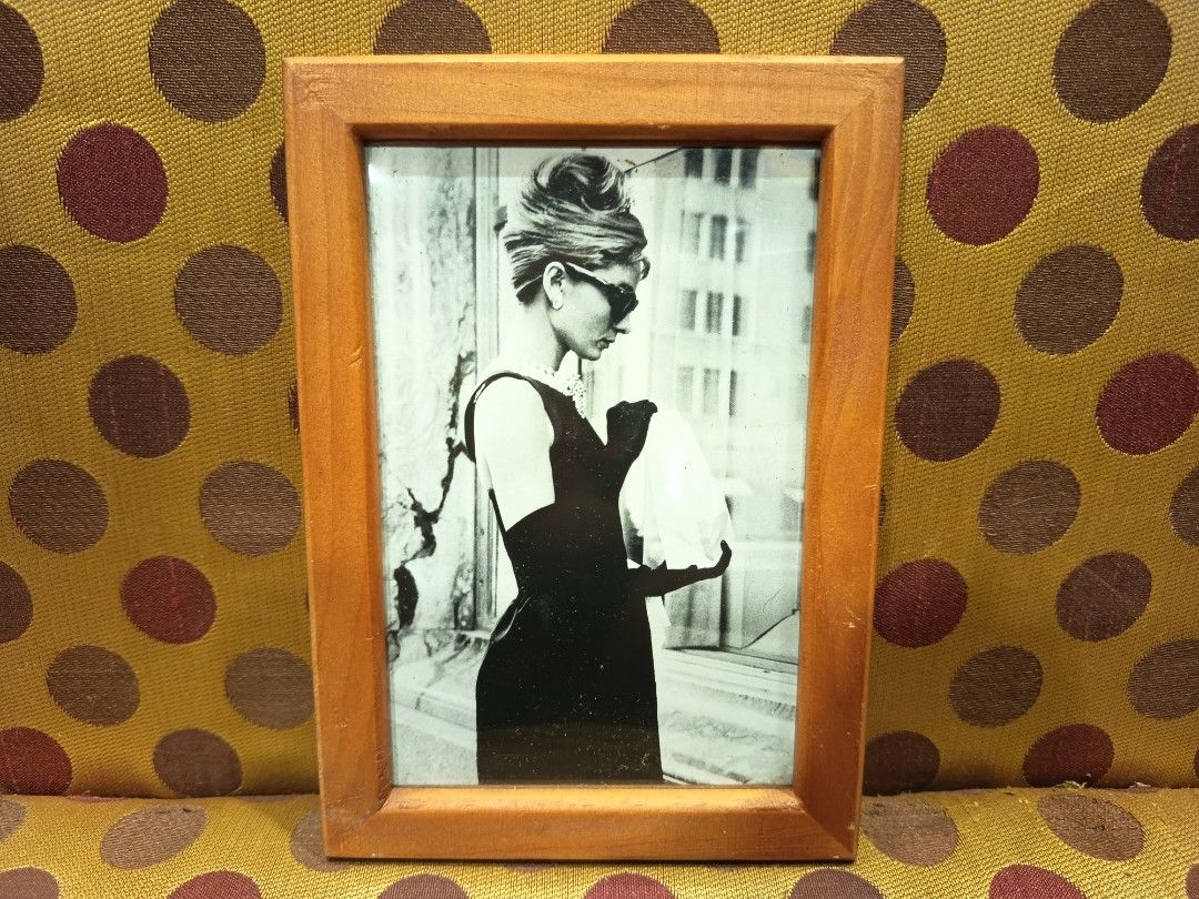 Audrey Hepburn Framed Postcards Set B (Category: Frames & Pictures) located in Makati City. Submitted by taditzantiqueandvintagestore (Listing ID 1467229499, Image 3). Description: Audrey Hepburn Framed Postcards Set B • Wooden & Glass Frame • Great Addition to your ManCave or GameRoom 500.00 pesos only Text or Call : ZeroNine22..Five33TwoThree45.. Makati Area :.