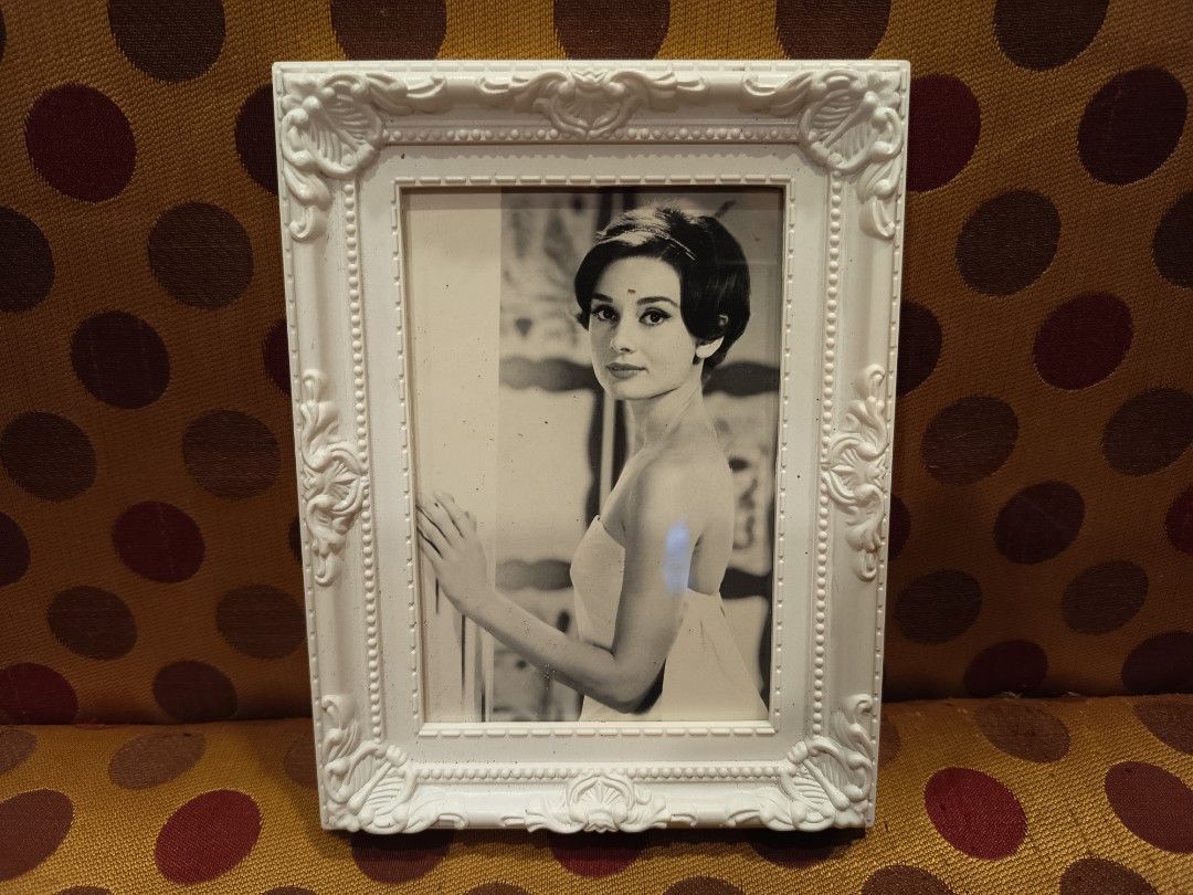Audrey Hepburn Framed Postcards Set A (Category: Frames & Pictures) located in Makati City. Submitted by taditzantiqueandvintagestore (Listing ID 1467229803, Image 2). Description: Audrey Hepburn Framed Postcards Set A • Wooden & Glass Frame • Great Addition to your ManCave or GameRoom 500.00 pesos only Text or Call : ZeroNine22..Five33TwoThree45.. Makati Area :.