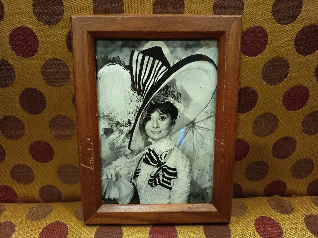 Audrey Hepburn Framed Postcards Set A (Category: Frames & Pictures) located in Makati City. Submitted by taditzantiqueandvintagestore (Listing ID 1467229803, Image 3). Description: Audrey Hepburn Framed Postcards Set A • Wooden & Glass Frame • Great Addition to your ManCave or GameRoom 500.00 pesos only Text or Call : ZeroNine22..Five33TwoThree45.. Makati Area :.