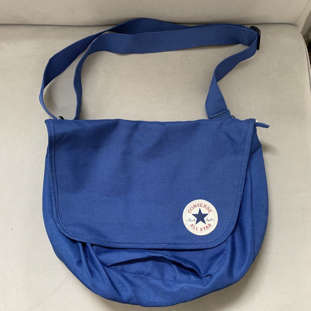 Auth Converse Messenger/Crossbody Bag (Category: Sling Bags) located in Surigao. Submitted by luxxbytm.ph (Listing ID 1467189050, Image 1). Description: Excellent condition. 10/10 color rate .
