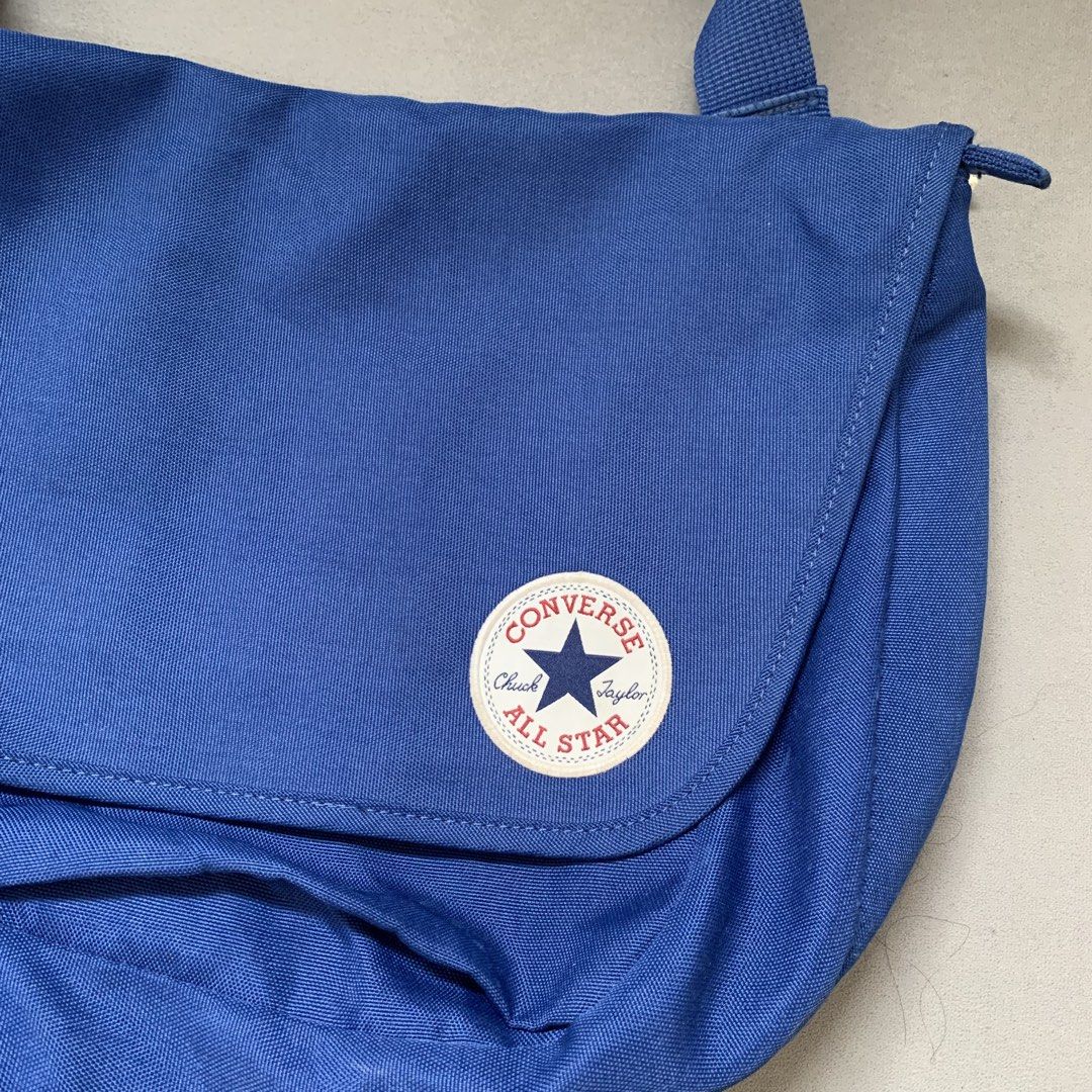 Auth Converse Messenger/Crossbody Bag (Category: Sling Bags) located in Surigao. Submitted by luxxbytm.ph (Listing ID 1467189050, Image 2). Description: Excellent condition. 10/10 color rate .