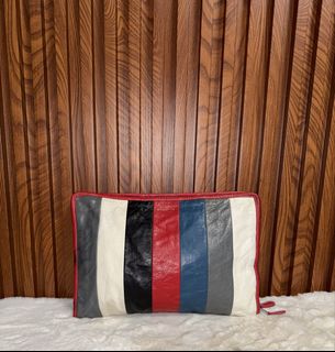 (Category: ) located in . Submitted by luxshoppe88 (Listing ID 1467193024, Image 1). Description: .