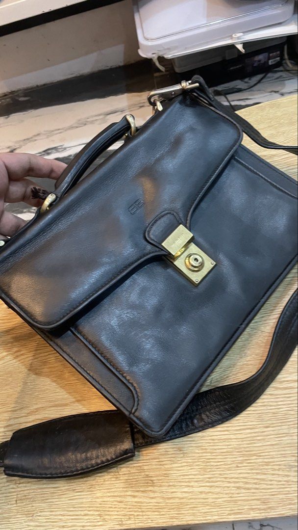 Authentic balenciaga vinatge office bag (Category: Luxury Bags & Wallets) located in Cavite. Submitted by ohmie23 (Listing ID 1467270360, Image 3). Description: Authentic balenciaga vinatge office bag.