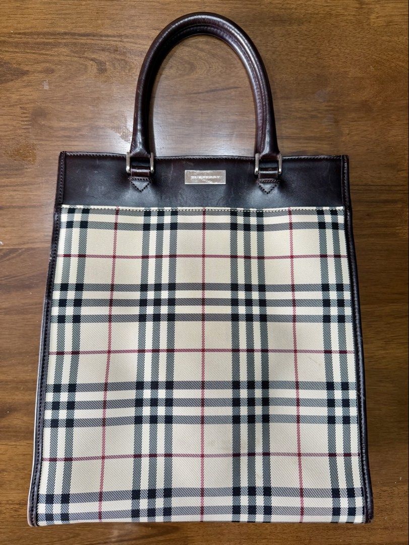 AUTHENTIC BURBERRY HOUSE CHECK CANVASS TOTE (Category: Luxury Bags & Wallets) located in Pasig City. Submitted by the_queen_bee (Listing ID 1467257015, Image 1). Description: No inclusion Clean, No issue Worth 685usd in secondary market (40k+ Php) This tote bag features a canvas body with leather trim, rolled leather handles, an open top with magnetic snap closure, and interior zip and slip pockets. -Color: Beige -Product Materials: Canvas Fabric