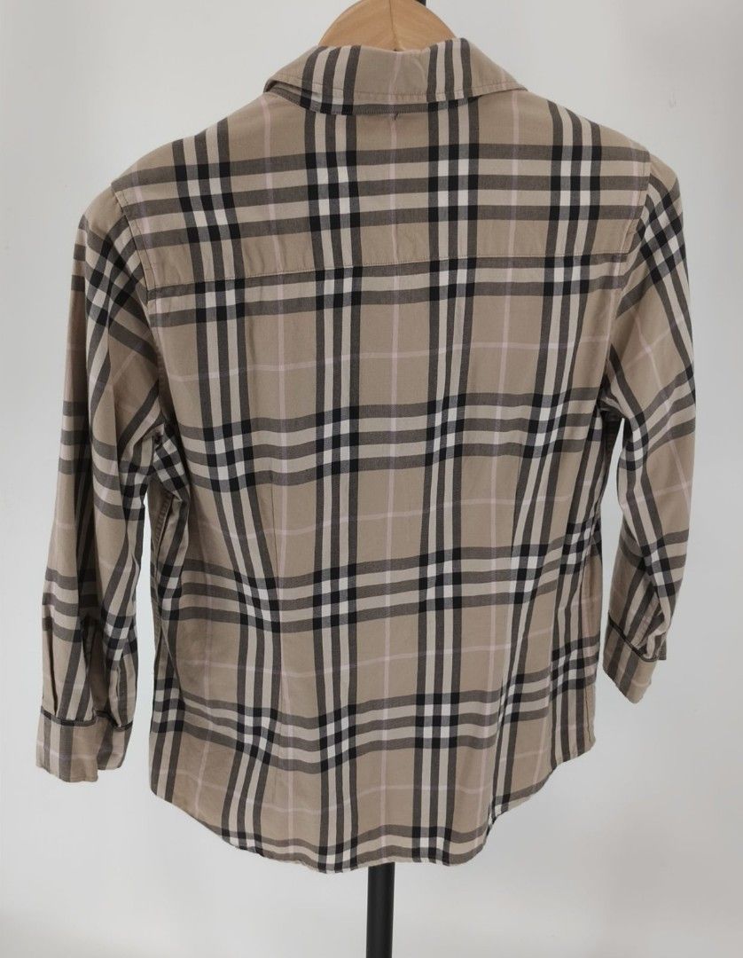 Authentic Burberry Polo Size Medium (Category: Longsleeves) located in La Trinidad. Submitted by designerluxeshop (Listing ID 1467308905, Image 2). Description: pre-owned Burberry polo long sleeves size medium, 💯% original, in good condition, shipping is free, message me if interested, delivery is ready onhand.