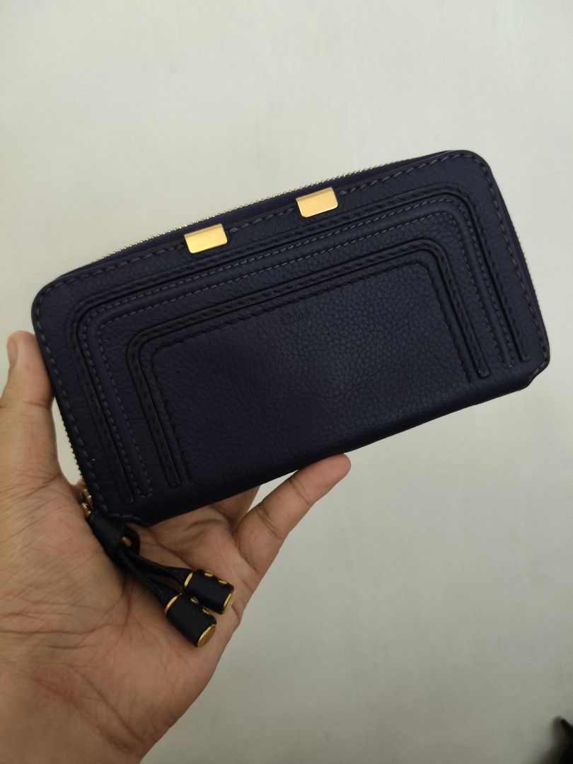Clearance Authentic Chloé Leather Zip Wallet (Category: Wallets & Card holders) located in Davao. Submitted by novdel (Listing ID 1467214957, Image 1). Description: sale!! limited time!!excellent condition!!! like new!!!.
