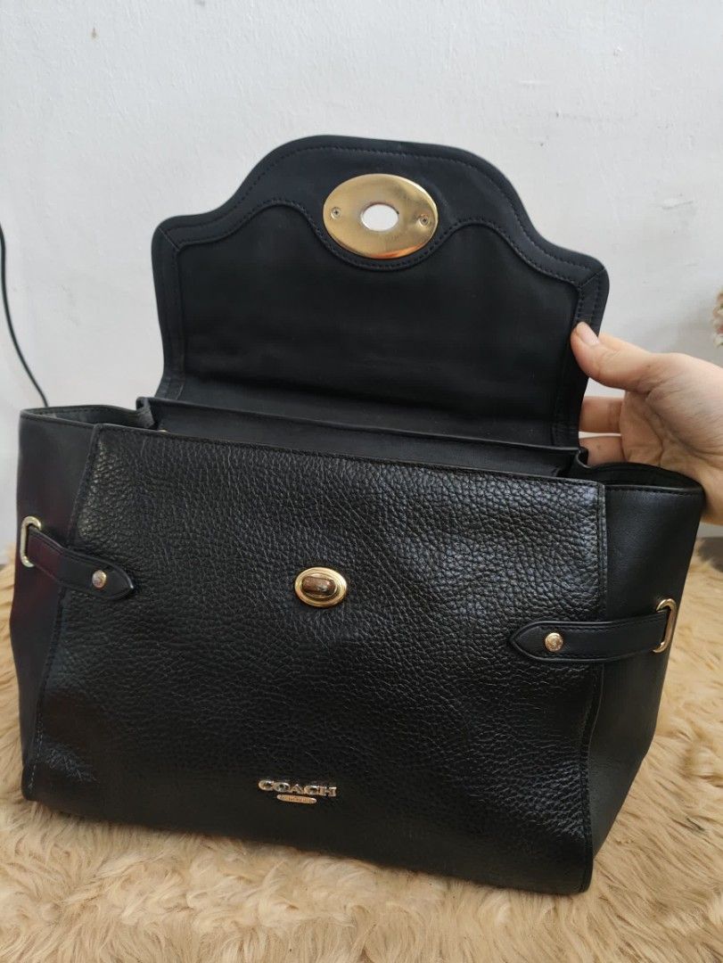 Authentic Coach blake carryall leather flap 2 way (Category: Cross-body Bags) located in Rizal. Submitted by hsiri1128 (Listing ID 1467202347, Image 2). Description: 💯✔️Legit CONDITION : 8/10 ISSUE / FLAWS : my slight discoloration sa front lock and peel off inside. the rest flawless MATERIAL : Genuine leather w/ gold hardwares DETAILS : Medium size, fit ipad and folding umbrella.vno visible rubs/bakbak. adjustable strap. very black pa in actual