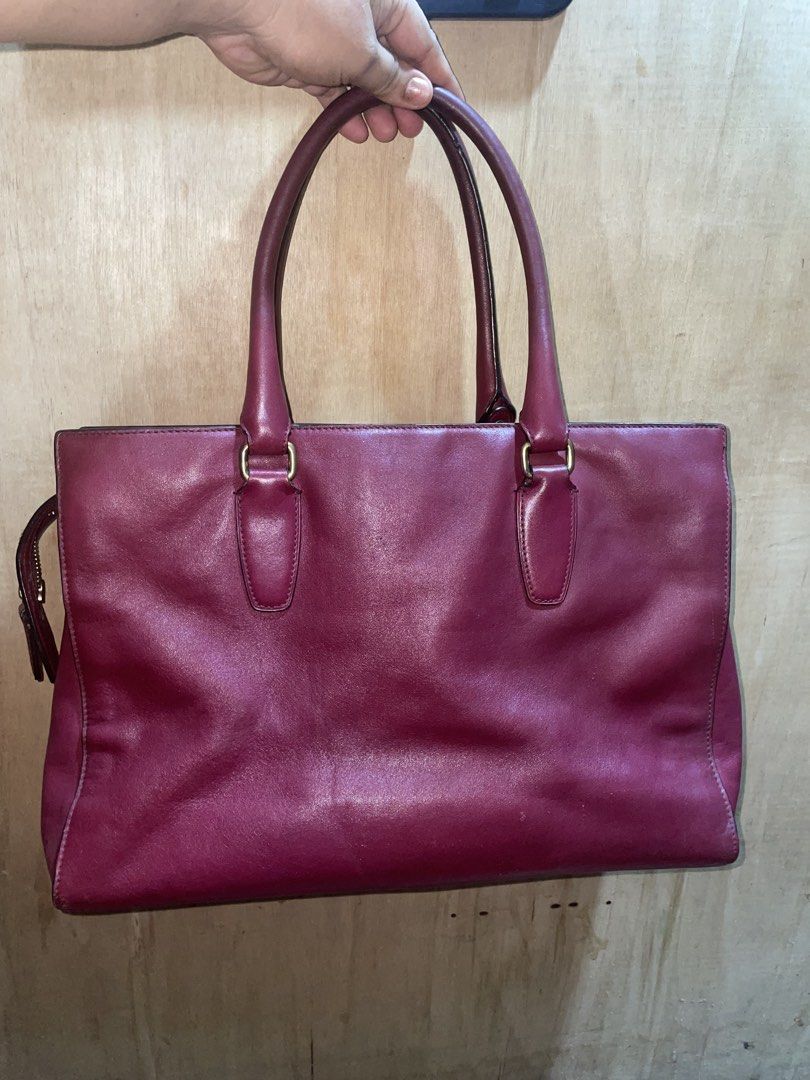 Vintage Coach Legacy Chelsea Carryall 2013 (Category: Luxury Bags & Wallets) located in Taguig. Submitted by rainhugo (Listing ID 1467286181, Image 2). Description: Authentic Coach Legacy Chelsea Carryall 2013 Near-Vintage Raspberry Condition: Fair (Exterior is in great shape and fully functional; interior needs minor cleaning) Description: Selling an authentic Coach Legacy Chelsea Carryall in the rich, near-vintage Raspberry colorway. Product De