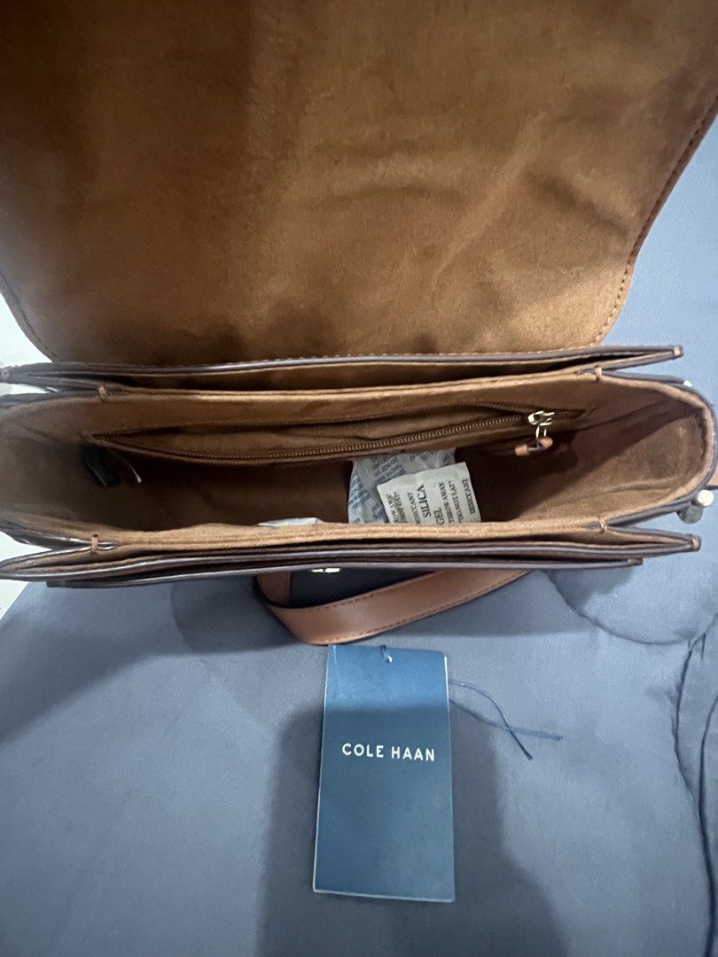 Authentic Colehann Mini Saddle Bag (Category: Cross-body Bags) located in Makati City. Submitted by pmeesguerra19 (Listing ID 1467172363, Image 2). Description: Authentic Mini Saddle Bag Colehann Unused Meet up makati glorietta.