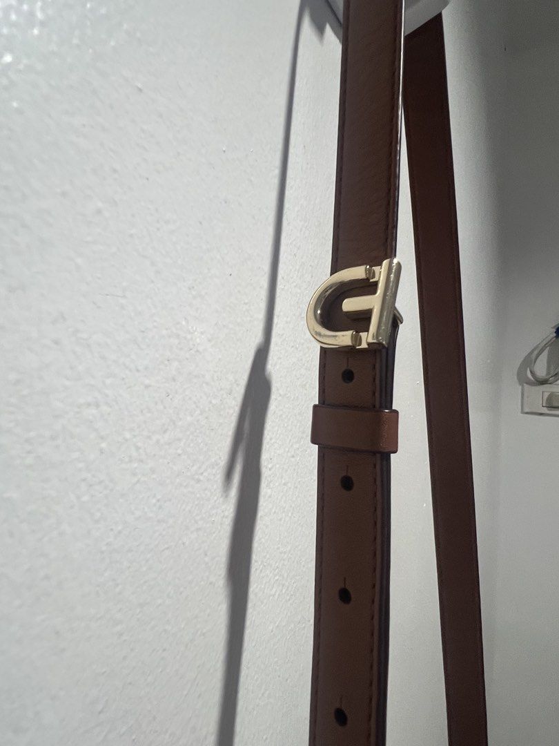 Authentic Colehann Mini Saddle Bag (Category: Cross-body Bags) located in Makati City. Submitted by pmeesguerra19 (Listing ID 1467172363, Image 3). Description: Authentic Mini Saddle Bag Colehann Unused Meet up makati glorietta.
