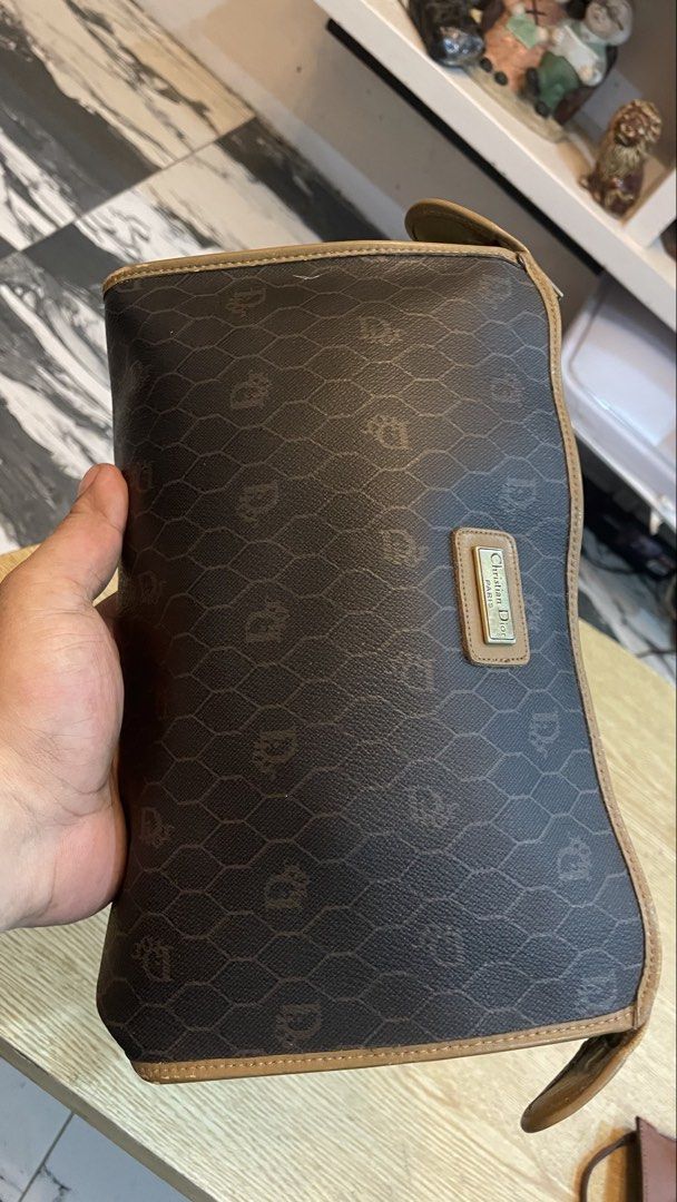 Authentic dior clutch bag (Category: Luxury Bags & Wallets) located in Cavite. Submitted by ohmie23 (Listing ID 1467271057, Image 1). Description: Authentic dior clutch bag.