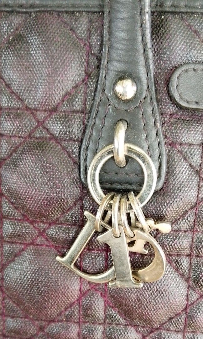 Authentic Dior tote Bag (Category: Luxury Bags & Wallets) located in Davao. Submitted by baghunterluxxe (Listing ID 1466052403, Image 2). Description: guaranted medium.