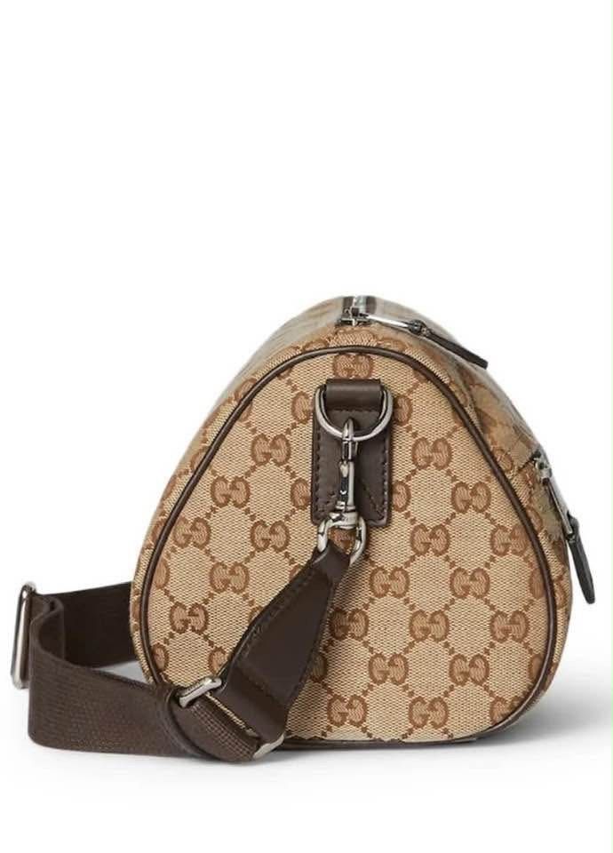 Authentic Gucci (Category: Luxury Bags & Wallets) located in Manila. Submitted by chloe_luxuries (Listing ID 1467181094, Image 2). Description: Guaranteed Original Gucci Gucci GG supreme messenger crossbody bag In excellent condition good as new Comes with dustbag Pm for more details.