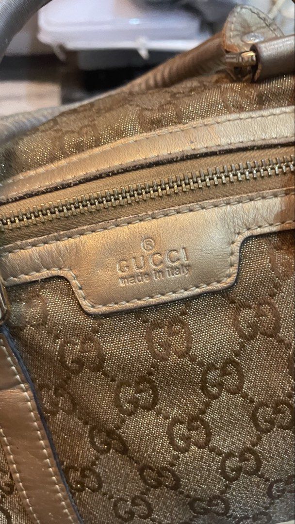 Authentic gucci 2 way bag (Category: Luxury Bags & Wallets) located in Cavite. Submitted by ohmie23 (Listing ID 1467256713, Image 2). Description: Authentic gucci 2 way bag.