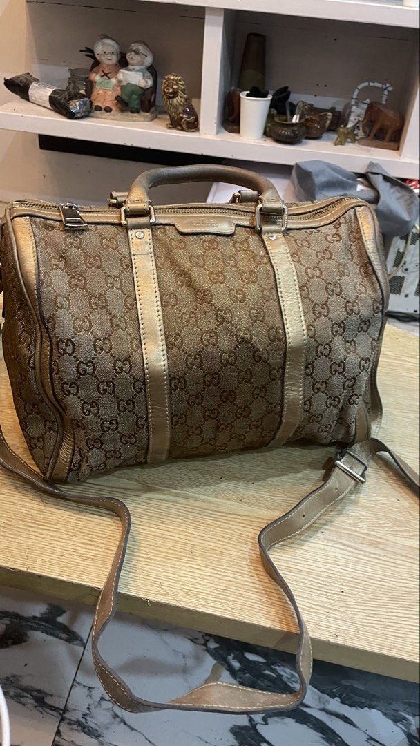Authentic gucci 2 way bag (Category: Luxury Bags & Wallets) located in Cavite. Submitted by ohmie23 (Listing ID 1467256713, Image 1). Description: Authentic gucci 2 way bag.