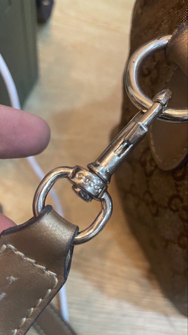 Authentic gucci 2 way bag (Category: Luxury Bags & Wallets) located in Cavite. Submitted by ohmie23 (Listing ID 1467256713, Image 3). Description: Authentic gucci 2 way bag.