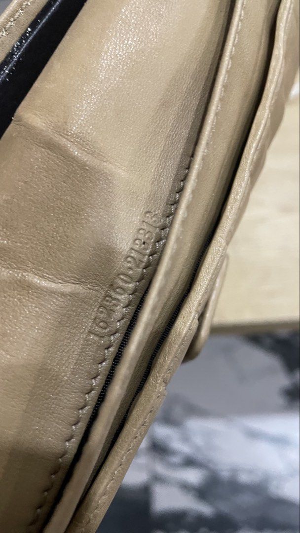 Authentic gucci long wallet (Category: Luxury Bags & Wallets) located in Cavite. Submitted by ohmie23 (Listing ID 1467275231, Image 3). Description: Authentic gucci long wallet.