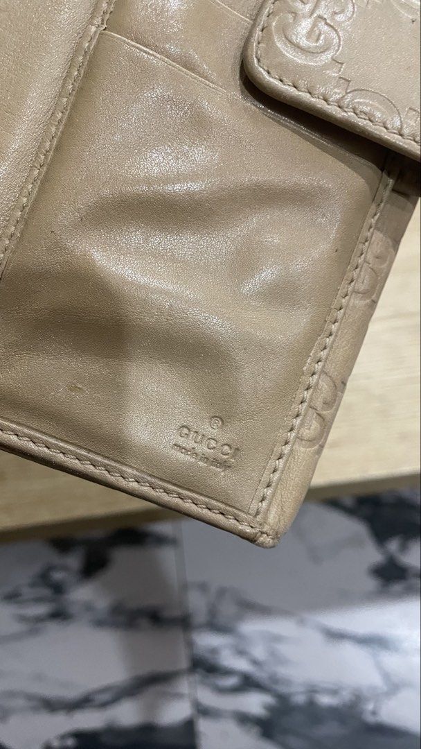 Authentic gucci long wallet (Category: Luxury Bags & Wallets) located in Cavite. Submitted by ohmie23 (Listing ID 1467275231, Image 2). Description: Authentic gucci long wallet.