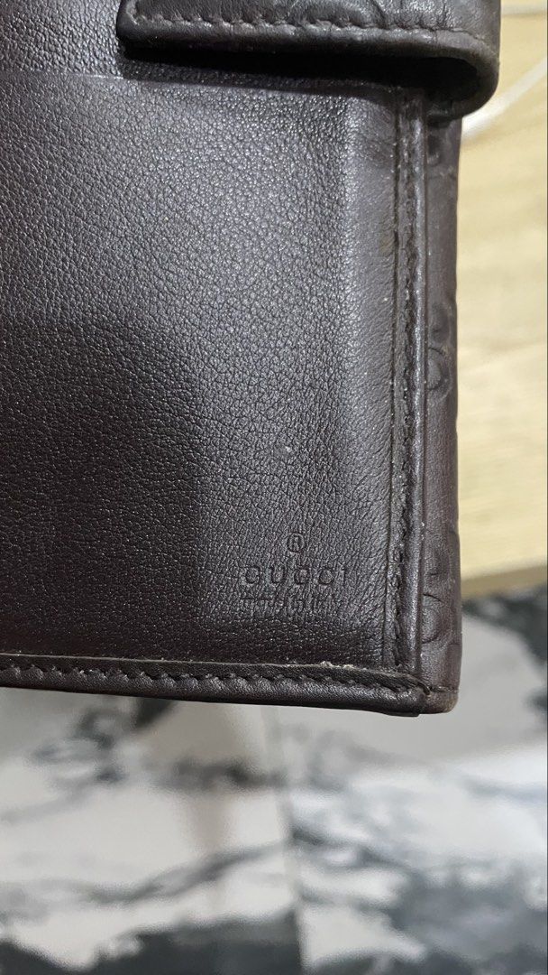 Authentic gucci long wallet (Category: Luxury Bags & Wallets) located in Cavite. Submitted by ohmie23 (Listing ID 1467275509, Image 3). Description: Authentic gucci long wallet.