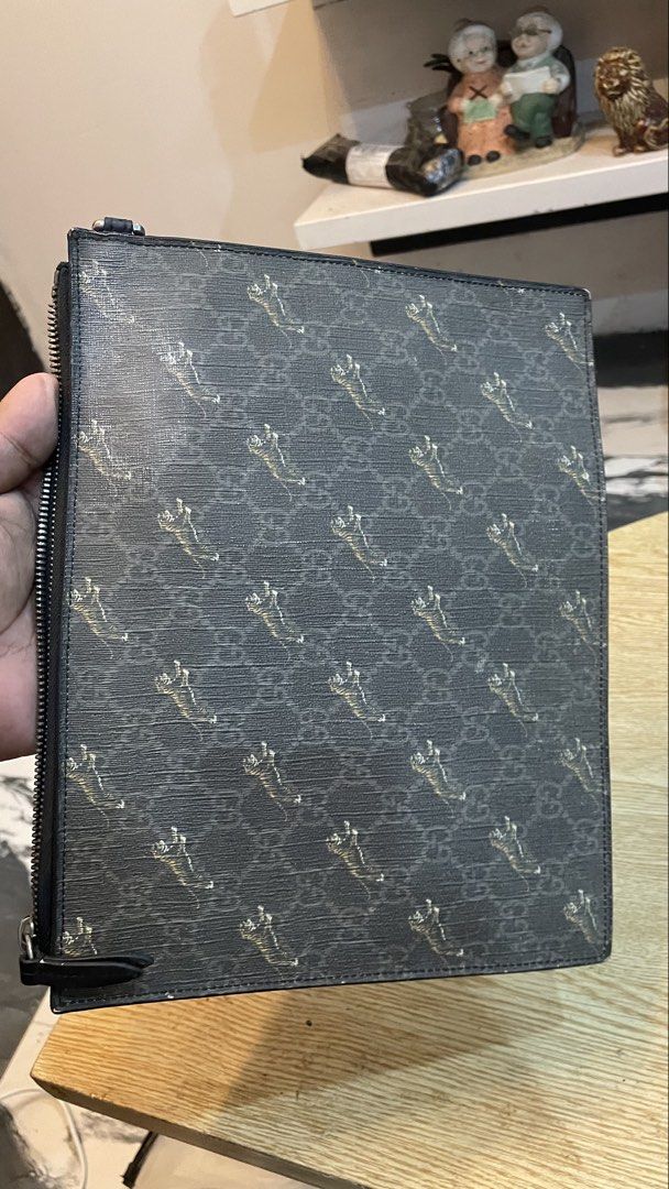Authentic gucci supreme clutch bag (Category: Luxury Bags & Wallets) located in Cavite. Submitted by ohmie23 (Listing ID 1467268769, Image 1). Description: Authentic gucci supreme clutch bag Missing strap and minor fade on top.