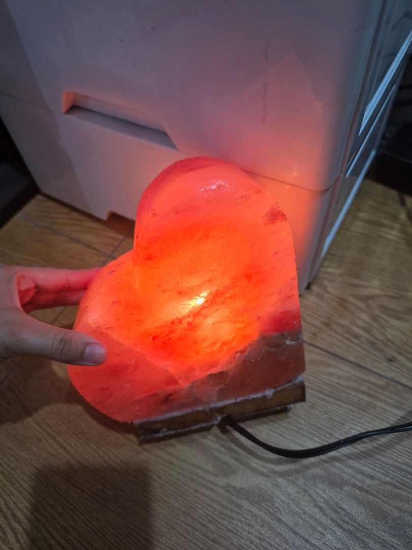 Authentic Himalayan Salt Lamp (Category: Other Home Decor) located in Quezon City. Submitted by everytinishere (Listing ID 1467271682, Image 2). Description: 100% Authentic rfs: not using anymore.