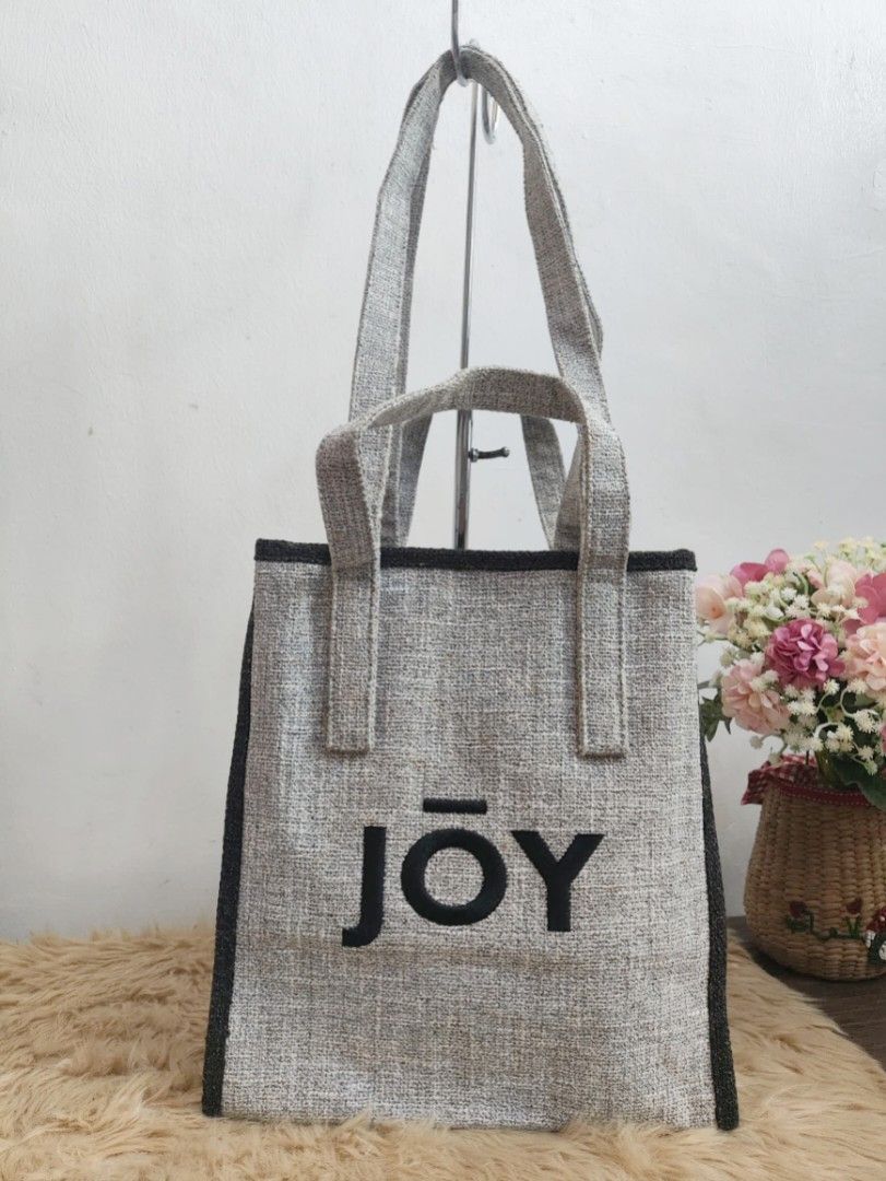 Authentic Joy Gryson unisex shoppers tote bag (Category: Tote Bags) located in Rizal. Submitted by hsiri1128 (Listing ID 1467168166, Image 1). Description: 💯✔️Legit CONDITION : 8.5/10 ISSUE / FLAWS : Needs minimal cleaning MATERIAL : Thick canvas, parang marhen J ang material DETAILS : Medium size, spacious inside. stand alone with stabilizer. fit ipad and folding umbrella.