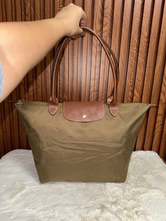 (Category: ) located in . Submitted by luxshoppe88 (Listing ID 1467191724, Image 1). Description: .