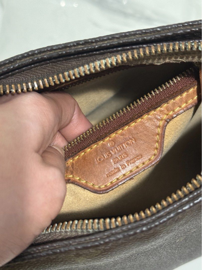 AUTHENTIC LOUIS VUITTON LOOPING MM BAG PROJECT LV (Category: Luxury Bags & Wallets) located in Daraga. Submitted by jasmor (Listing ID 1467309492, Image 2). Description: 🎀AUTHENTIC; personal bag -- nastock lang po :( 🎀working zipper 🎀metal hardwares needs polishing 🎀sign of use sa leather handle 🎀faded monogram print, can be repainted/restored If di maselan, pwede pa tong personal bag then saka nalang ipa restore if magka time kayo 🥹🙏🏻 RF