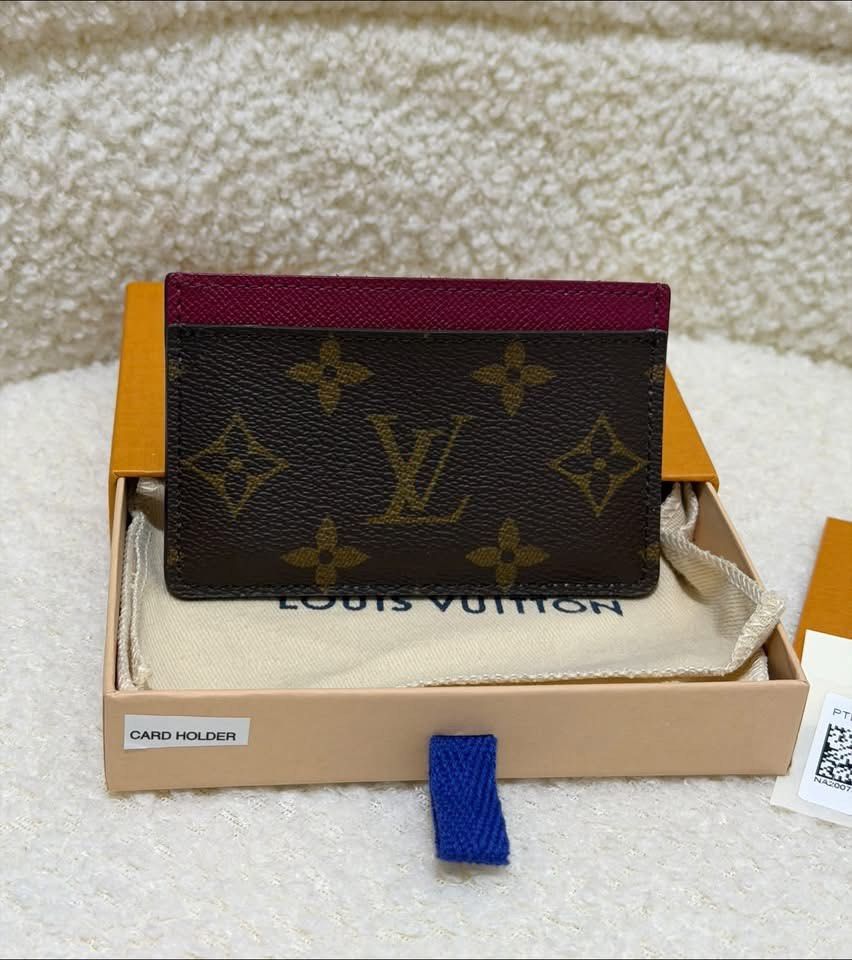 Authentic Louis Vuitton Monogram Card Holder Fuchsia (Category: Luxury Bags & Wallets) located in Pasig City. Submitted by sheyfabph (Listing ID 1467184415, Image 2). Description: CardHolder Fuchsia💕 with dustbag Box 12k.