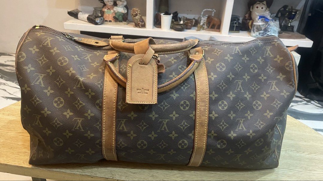 Authentic lv keepal 55 (Category: Luxury Bags & Wallets) located in Cavite. Submitted by ohmie23 (Listing ID 1467258620, Image 2). Description: Authentic lv keepal 55 Missing 1 rivet.