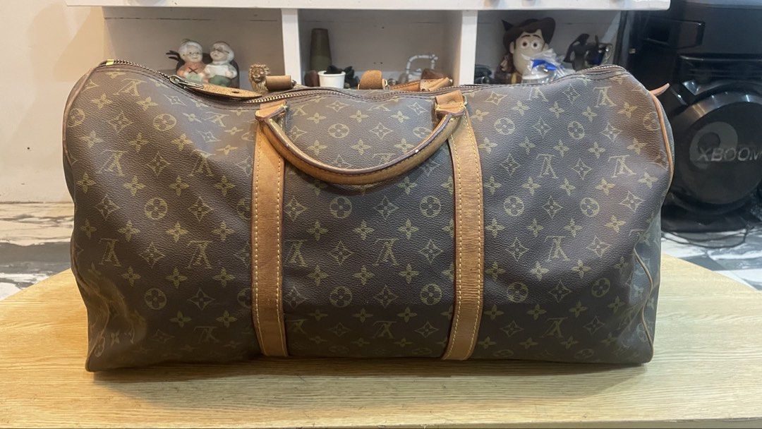Authentic lv keepal 55 (Category: Luxury Bags & Wallets) located in Cavite. Submitted by ohmie23 (Listing ID 1467258620, Image 1). Description: Authentic lv keepal 55 Missing 1 rivet.