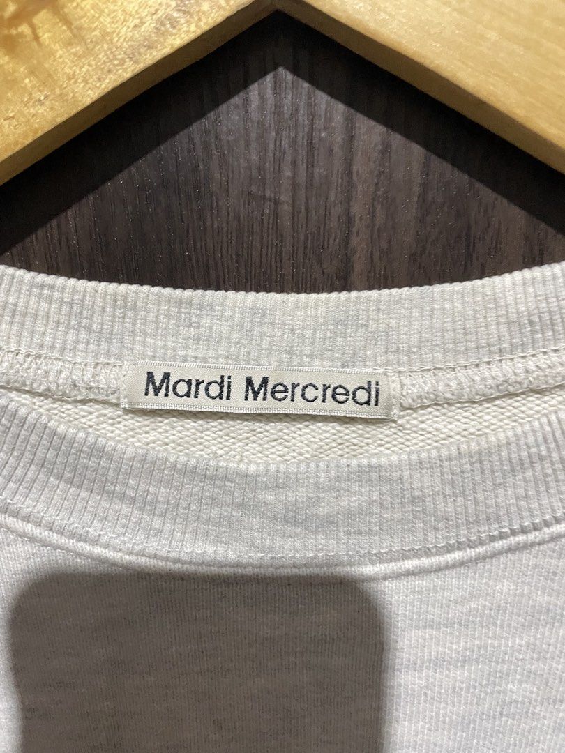 AUTHENTIC MARDI MERCREDI PULLOVER (Category: Longsleeves) located in Cagayan de Oro. Submitted by dwight_666 (Listing ID 1467171995, Image 3). Description: 23x24 large womens small mens complete tags authentic/legit as new condition flawless no issue color rate: 9.7/10.