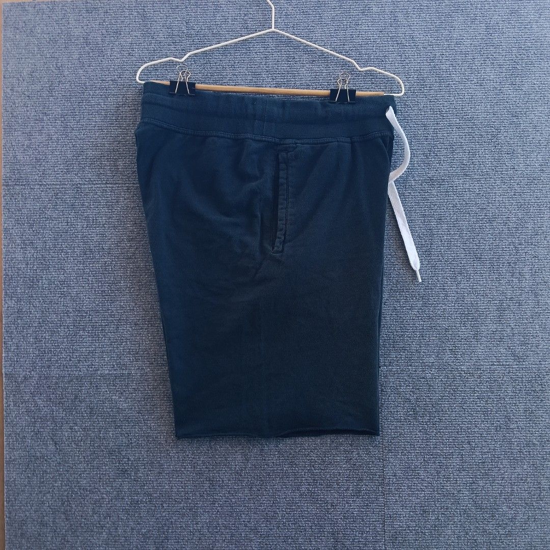 Authentic Nike Alumni short size XL 32-36 (Category: Shorts) located in Puerto Princesa. Submitted by ukay_spot (Listing ID 1467302595, Image 2). Description: 8/10 color rate Sign of usage, Goods for PSG No issue sa print, Crispy Goods garter hindi loose, May lace Walang pinholes or holes Tape measure ~ 32" waist 21" Length 13" Leg open.