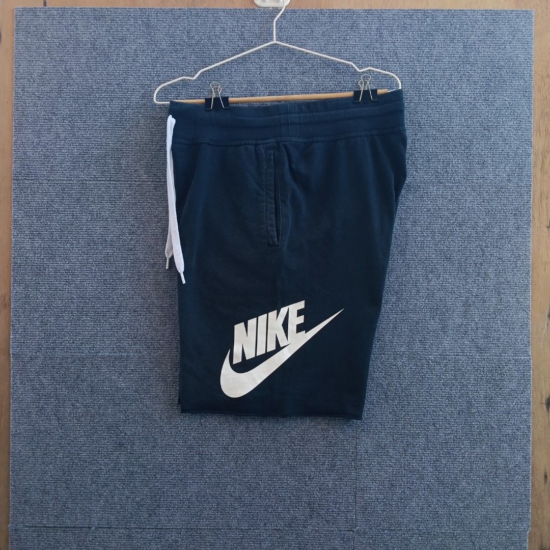 Authentic Nike Alumni short size XL 32-36 (Category: Shorts) located in Puerto Princesa. Submitted by ukay_spot (Listing ID 1467302595, Image 1). Description: 8/10 color rate Sign of usage, Goods for PSG No issue sa print, Crispy Goods garter hindi loose, May lace Walang pinholes or holes Tape measure ~ 32" waist 21" Length 13" Leg open.