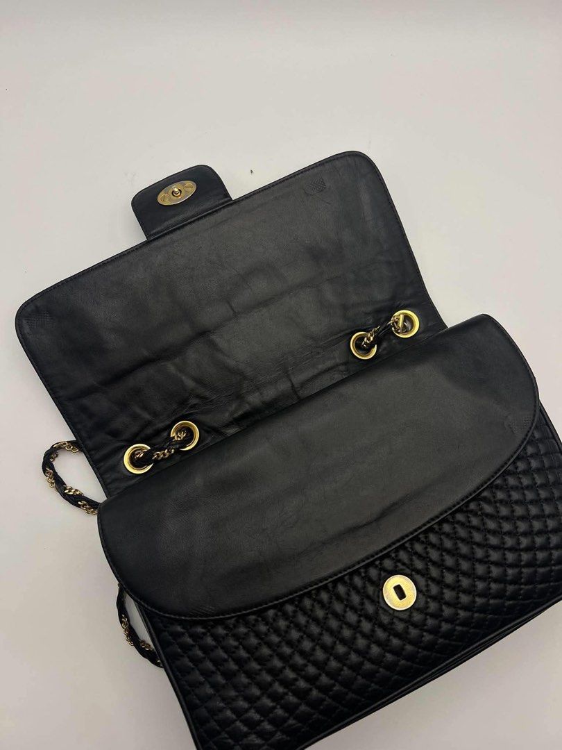 Authentic Vintage Bally flap (Category: Shoulder Bags) located in Cagayan de Oro. Submitted by borse_de_amore (Listing ID 1467265973, Image 3). Description: Authentic Vintage Bally flap Rank B visible but tolerable signs of use. Clean interior many compartments. Fading on chain but gold pa din naman. Very classy para ka na ding naka chanel. 🏷️3,500 only.