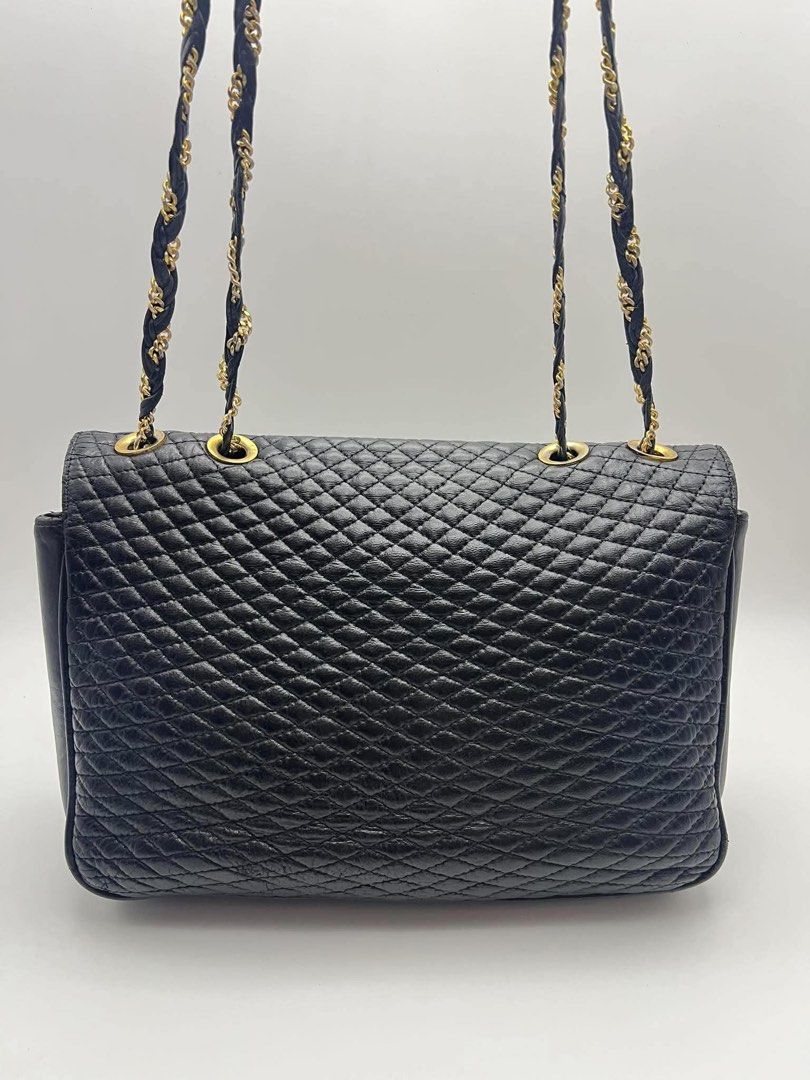 Authentic Vintage Bally flap (Category: Shoulder Bags) located in Cagayan de Oro. Submitted by borse_de_amore (Listing ID 1467265973, Image 2). Description: Authentic Vintage Bally flap Rank B visible but tolerable signs of use. Clean interior many compartments. Fading on chain but gold pa din naman. Very classy para ka na ding naka chanel. 🏷️3,500 only.