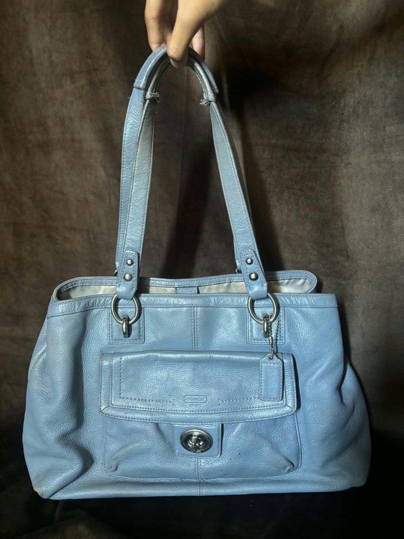 Authentic Vintage Coach Penelope (Category: Luxury Bags & Wallets) located in Maramag. Submitted by 88forke (Listing ID 1466675038, Image 1). Description: —very spacious —can fit ipad needs repaint since faded ang ibang parts niya, no major issues at all .