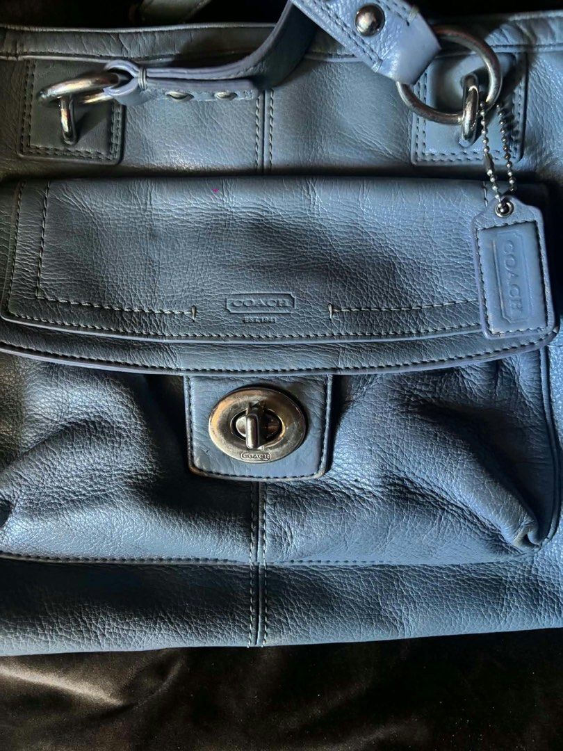Authentic Vintage Coach Penelope (Category: Luxury Bags & Wallets) located in Maramag. Submitted by 88forke (Listing ID 1466675038, Image 3). Description: —very spacious —can fit ipad needs repaint since faded ang ibang parts niya, no major issues at all .