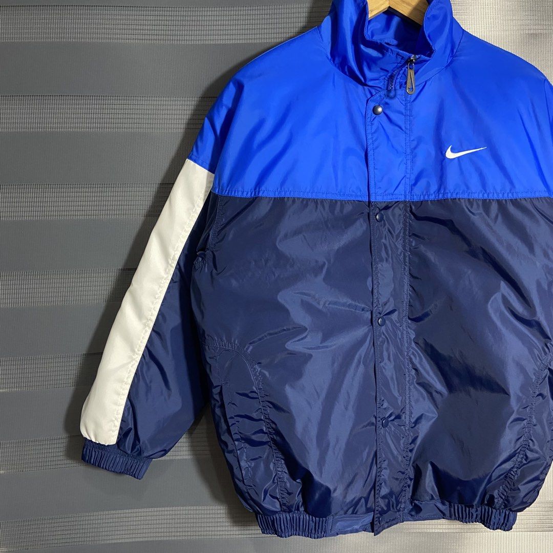 AUTHENTIC VINTAGE NIKE SEMI PUFFER JACKET (Category: Coats, Jackets and Outerwear) located in Mabalacat. Submitted by alternativegoodsco (Listing ID 1467281832, Image 3). Description: pm for more info .