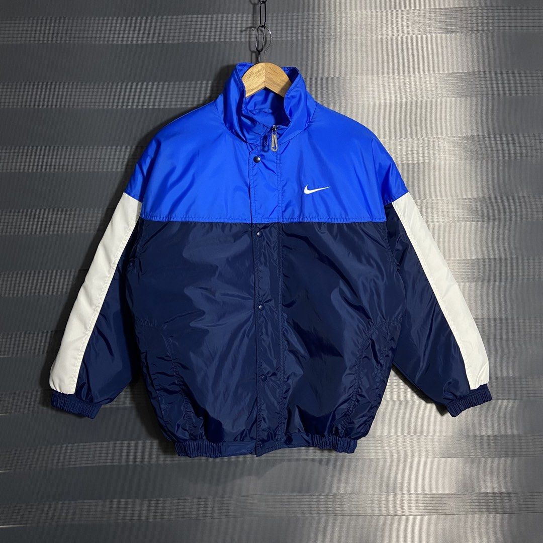 AUTHENTIC VINTAGE NIKE SEMI PUFFER JACKET (Category: Coats, Jackets and Outerwear) located in Mabalacat. Submitted by alternativegoodsco (Listing ID 1467281832, Image 1). Description: pm for more info .