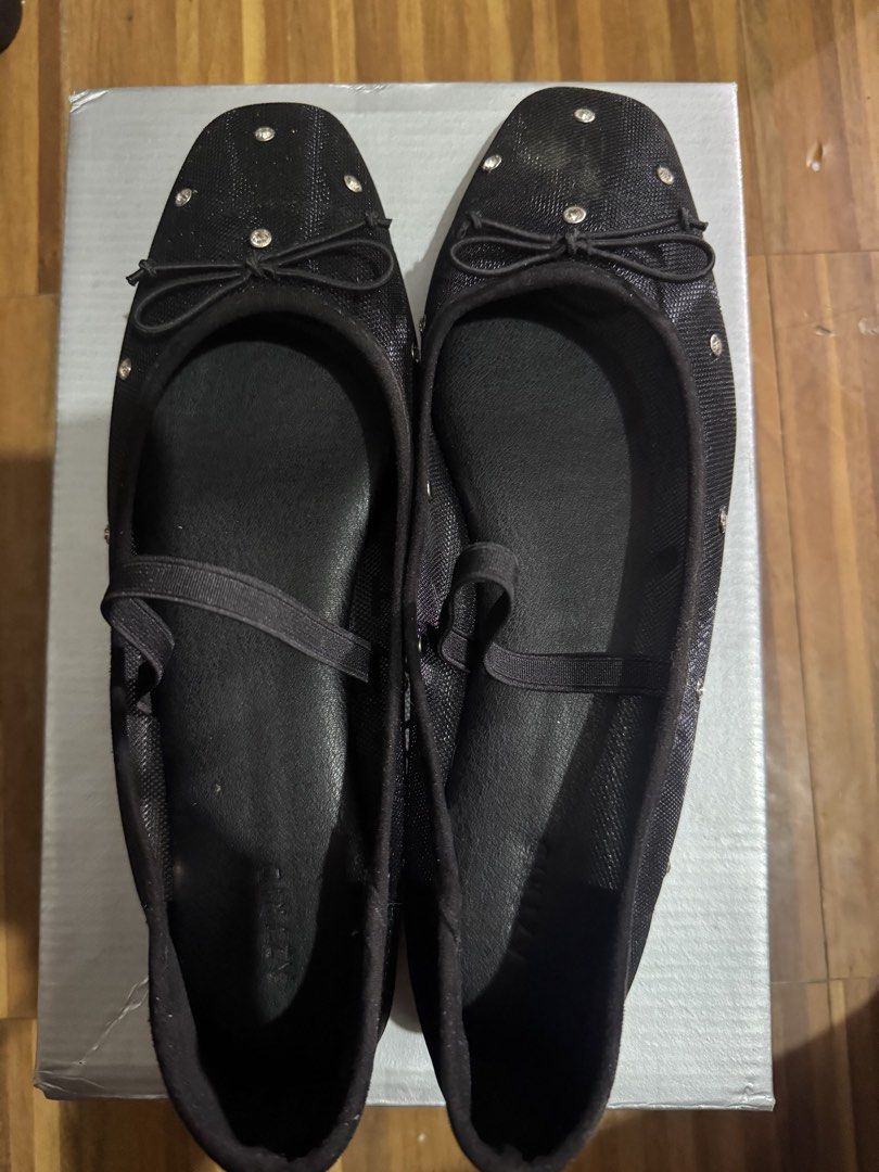 Aztrid flats shoes (Category: Flats & Sandals) located in Pateros City. Submitted by prlvdshn (Listing ID 1467174579, Image 1). Description: 1200 for 2 shoes na🧚🏼‍♂️ Size 39-40 for both shoes All good condition yung beige flats never been used and black once used only Nego for sure buyer Delivery/pickup only direct j&t or book via lalamove Pasig city location Gcash/Paymaya/Bank tf.