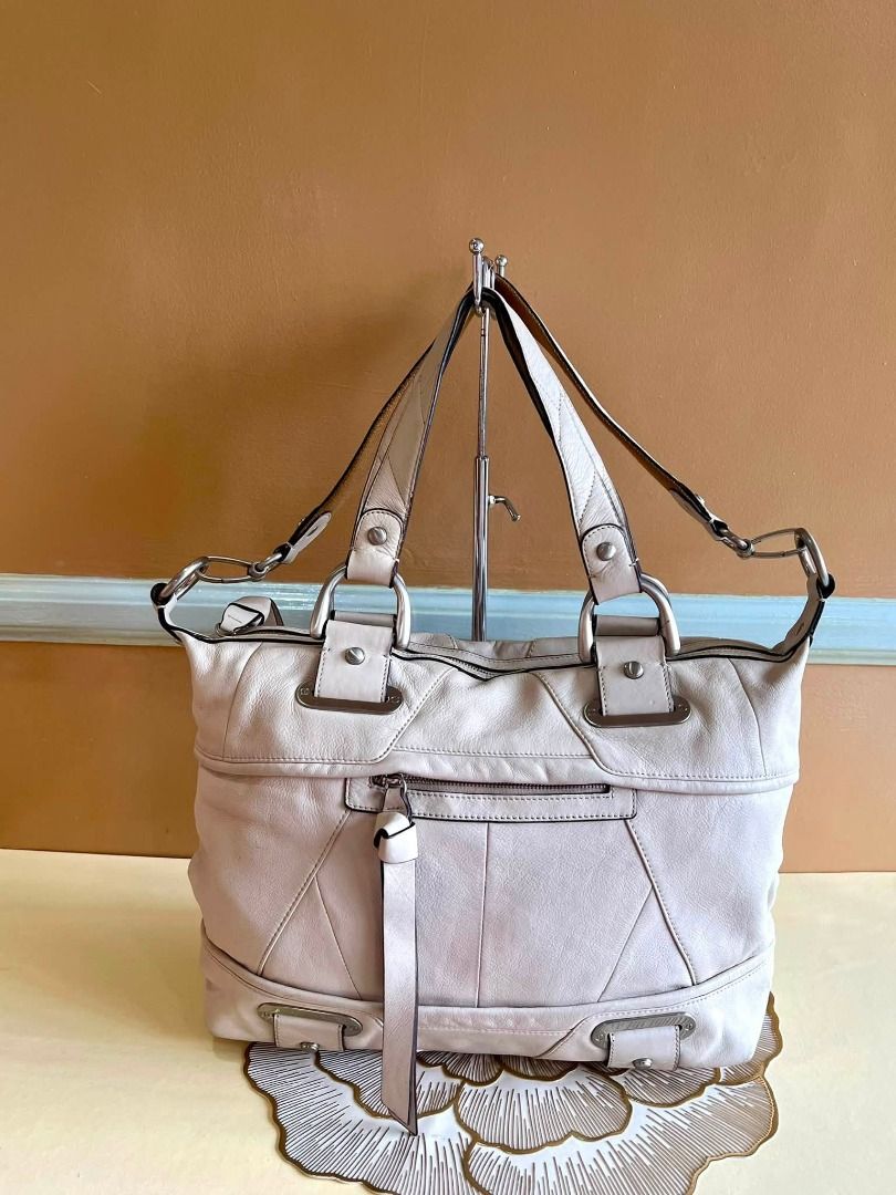 B. Makowsky cream leather shoulder bag with detachable strap (Category: Shoulder Bags) located in Quezon City. Submitted by bellafashion08 (Listing ID 1467331734, Image 3). Description: Dimension: - Height =10 in. - Length = 12 in. * From U.S * Nice in actual .