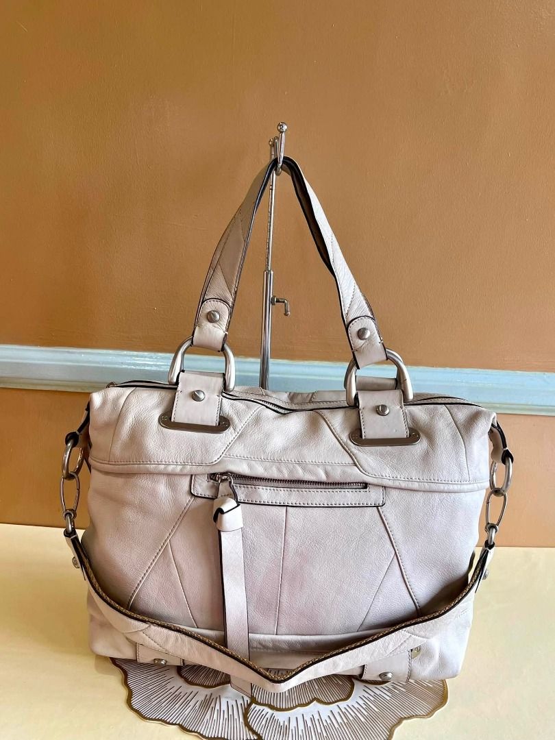 B. Makowsky cream leather shoulder bag with detachable strap (Category: Shoulder Bags) located in Quezon City. Submitted by bellafashion08 (Listing ID 1467331734, Image 1). Description: Dimension: - Height =10 in. - Length = 12 in. * From U.S * Nice in actual .