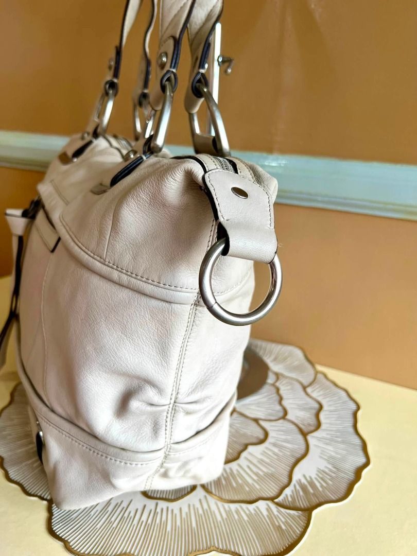B. Makowsky cream leather shoulder bag with detachable strap (Category: Shoulder Bags) located in Quezon City. Submitted by bellafashion08 (Listing ID 1467331734, Image 2). Description: Dimension: - Height =10 in. - Length = 12 in. * From U.S * Nice in actual .