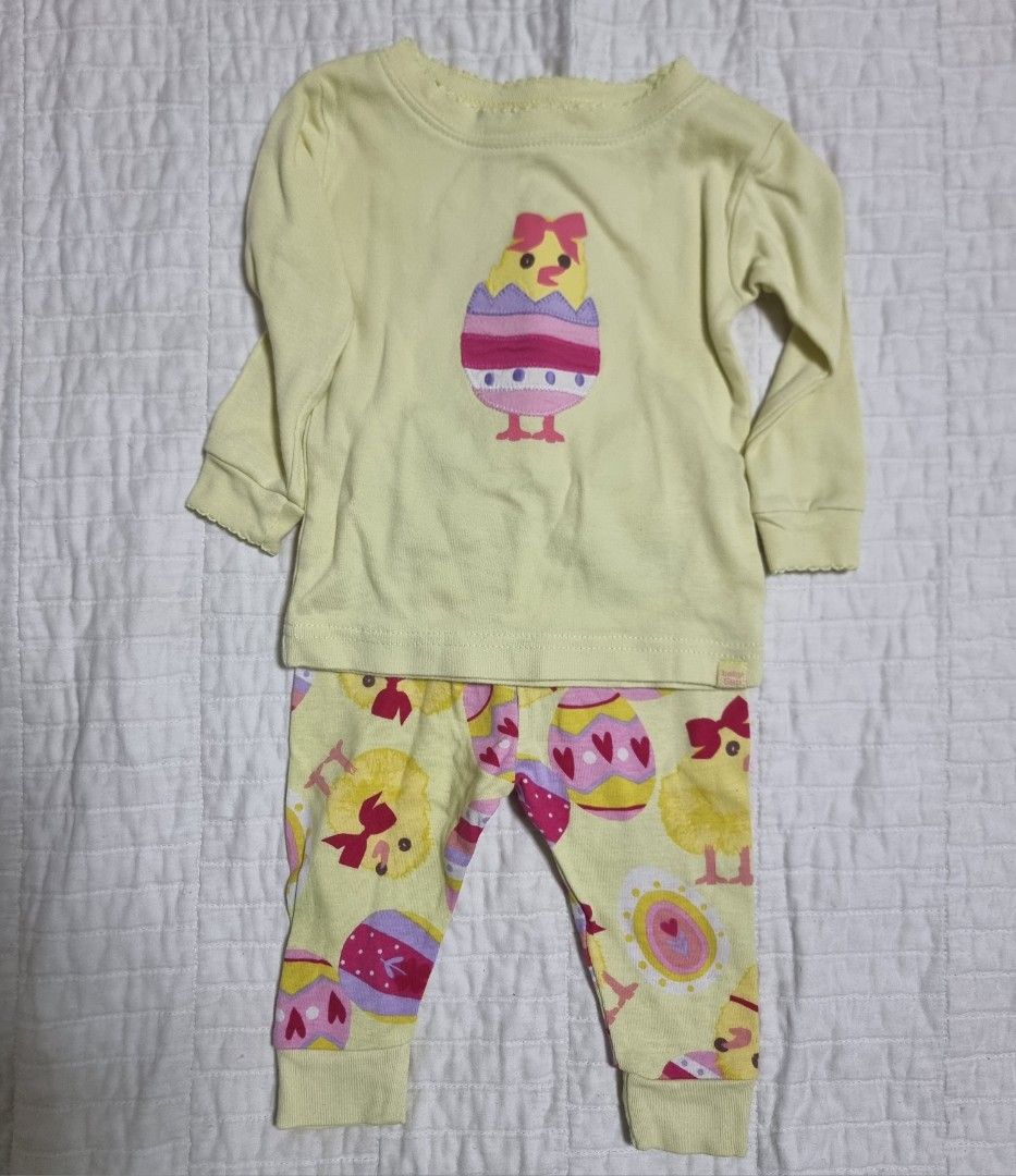 Baby Gap Easter Chick Pyjamas Set 3-6 Months (Category: Babies & Kids Fashion) located in Narvacan. Submitted by 2ndchancefinder (Listing ID 1467295410, Image 1). Description: - Brand: Baby Gap - Item: 2-Piece Sleep Set / Loungewear - Color: Pastel Yellow - Size: 3-6 months (6-8 kg) - Material: Soft and breathable cotton - Design: Long sleeve top with Easter egg chick graphic and matching chick-and-egg print pants - Features: Elastic waistband fo