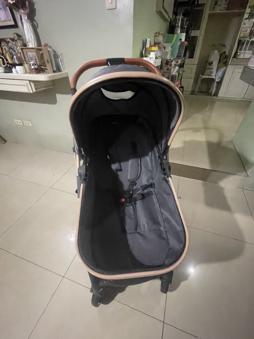 Baby stroller (Category: Strollers) located in Taguig. Submitted by jinky.656 (Listing ID 1467276341, Image 3). Description: Original price P3,949 Can use new born to 3y/old..